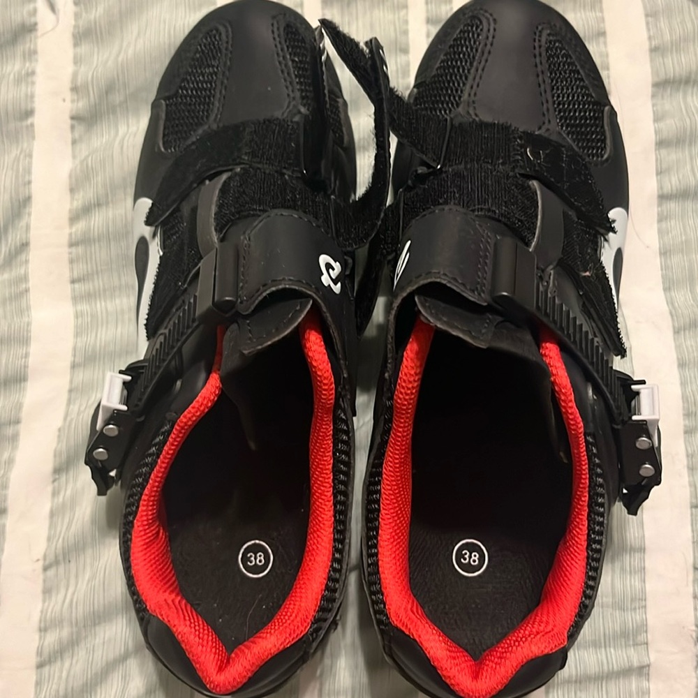 Pelaton shoes size 38